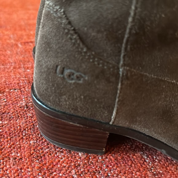 Girls UGG boots - Picture 7 of 16
